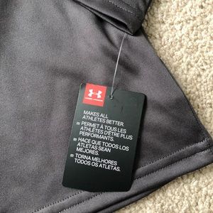 Under Armour Shirts & Tops - Boys size 6 under armour long sleeve shirt NWT Under Armour Shirts & Tops - Boys size 6 under armour long sleeve shirt NWT
